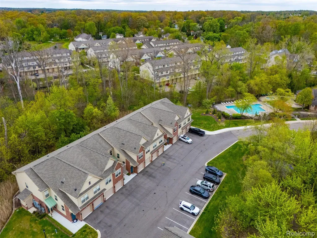 606 Pointe Drive Walled Lake City MI 48390