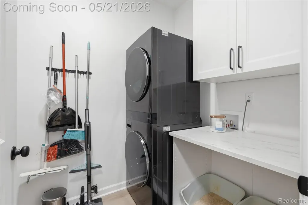 606 Pointe Drive Walled Lake City MI 48390