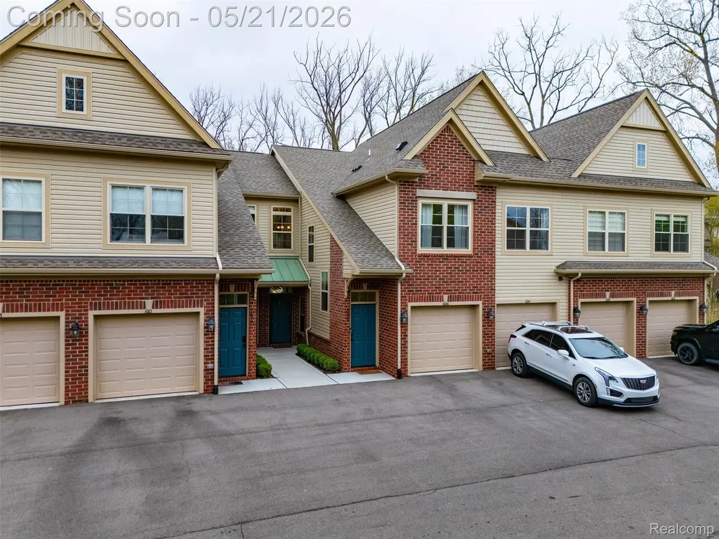 606 Pointe Drive Walled Lake City MI 48390