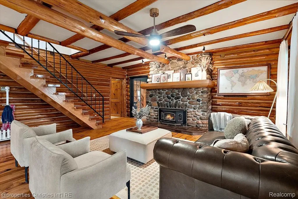 4880 Algonquin Boulevard Independence Charter Township MI 48348