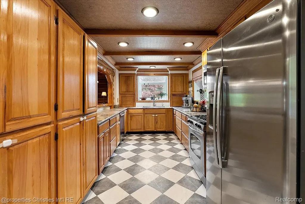 4880 Algonquin Boulevard Independence Charter Township MI 48348