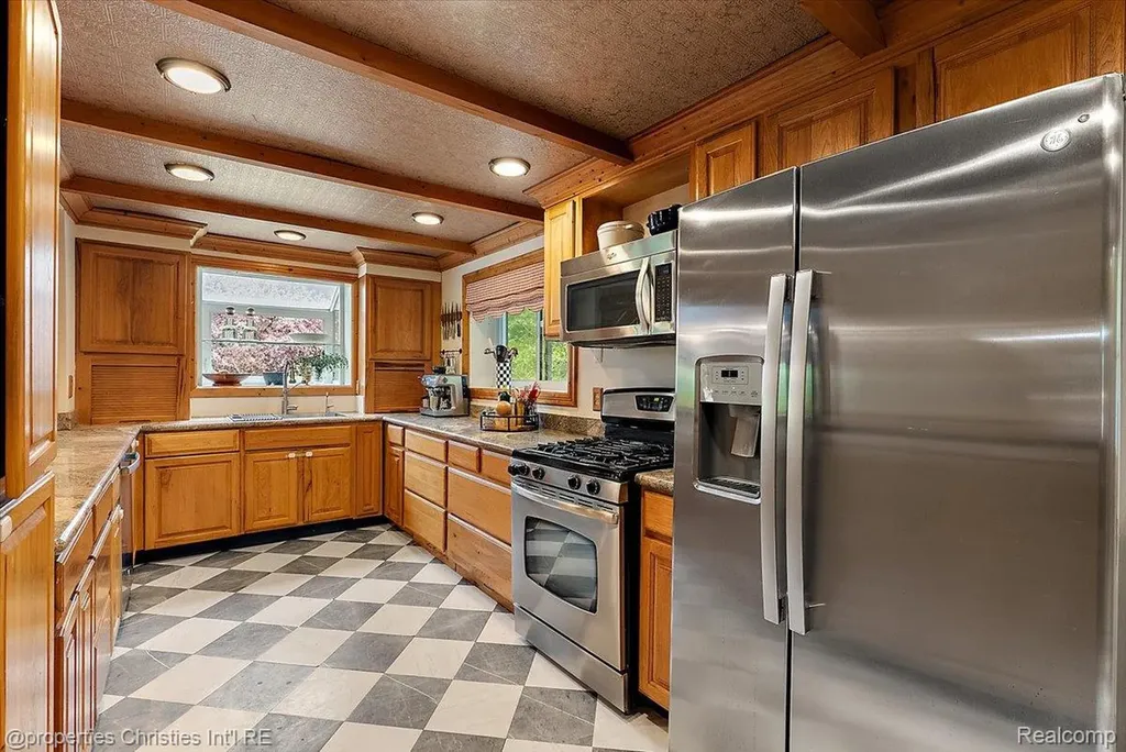 4880 Algonquin Boulevard Independence Charter Township MI 48348