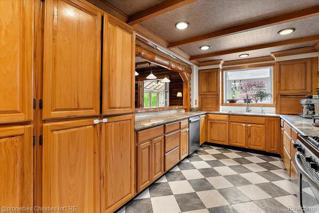 4880 Algonquin Boulevard Independence Charter Township MI 48348