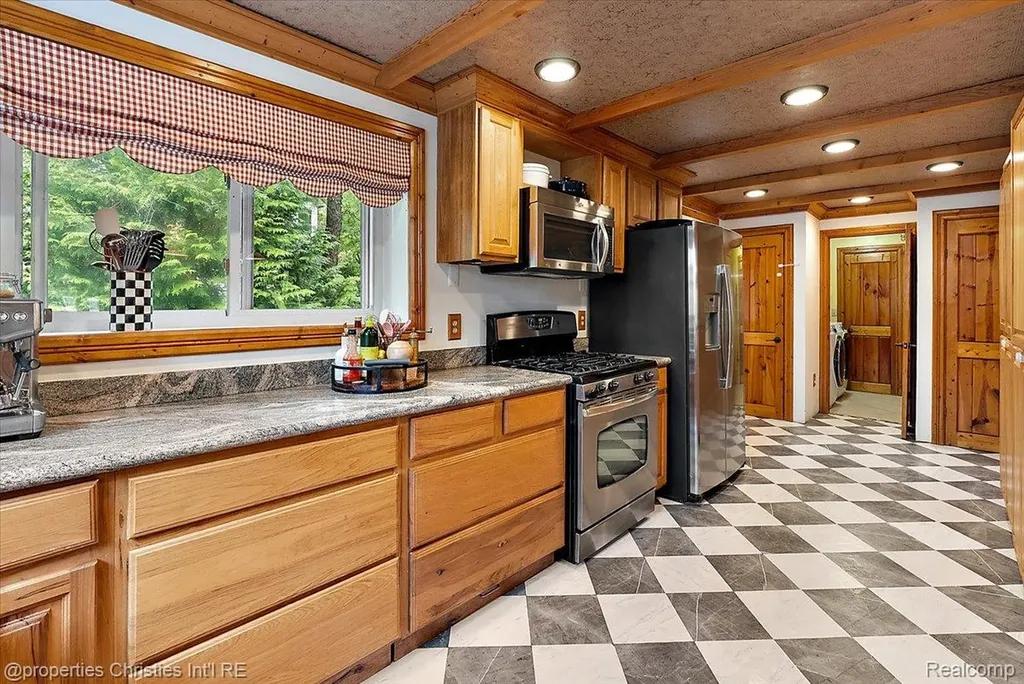 4880 Algonquin Boulevard Independence Charter Township MI 48348