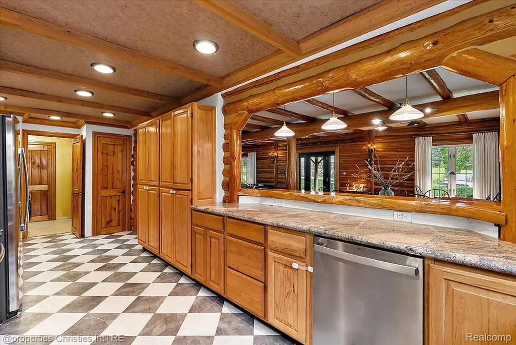 4880 Algonquin Boulevard Independence Charter Township MI 48348
