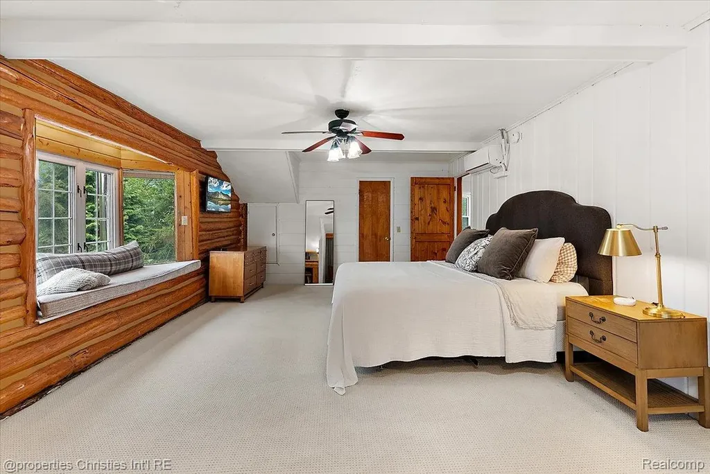 4880 Algonquin Boulevard Independence Charter Township MI 48348