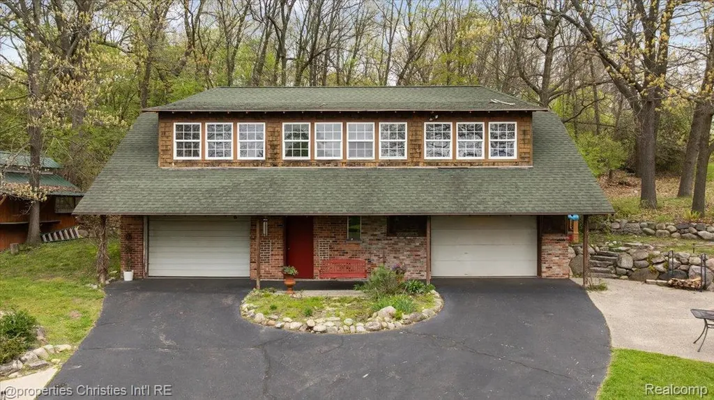 4880 Algonquin Boulevard Independence Charter Township MI 48348