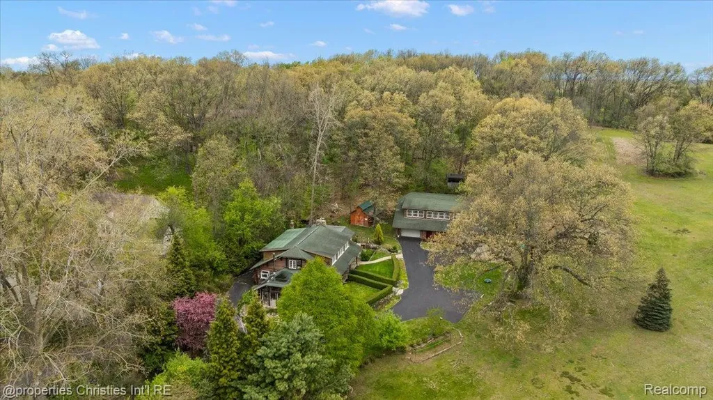 4880 Algonquin Boulevard Independence Charter Township MI 48348