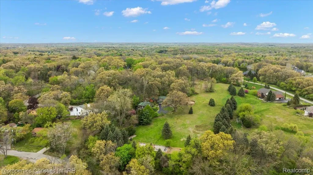 4880 Algonquin Boulevard Independence Charter Township MI 48348