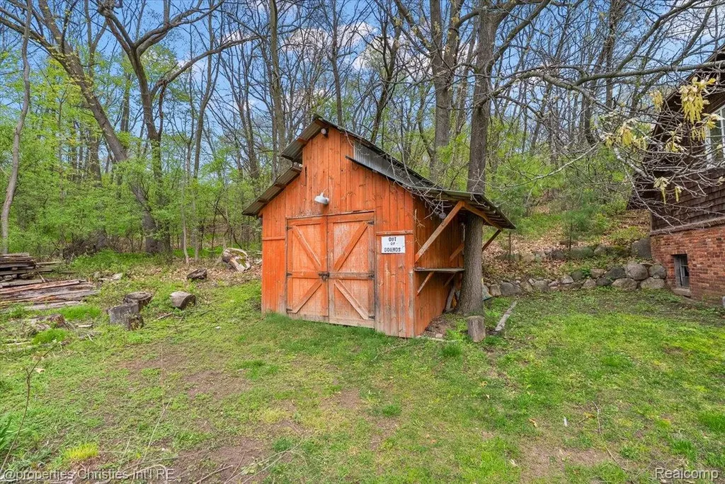 4880 Algonquin Boulevard Independence Charter Township MI 48348
