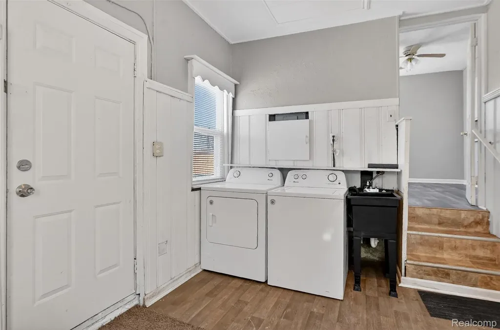23131 Lambrecht Avenue Eastpointe City MI 48021