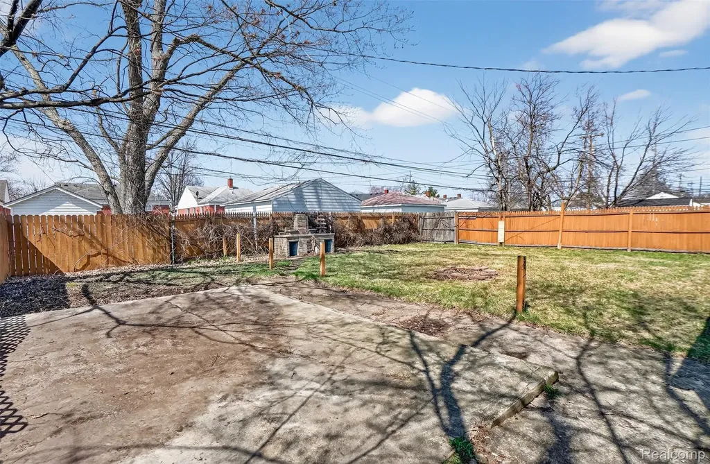 23131 Lambrecht Avenue Eastpointe City MI 48021