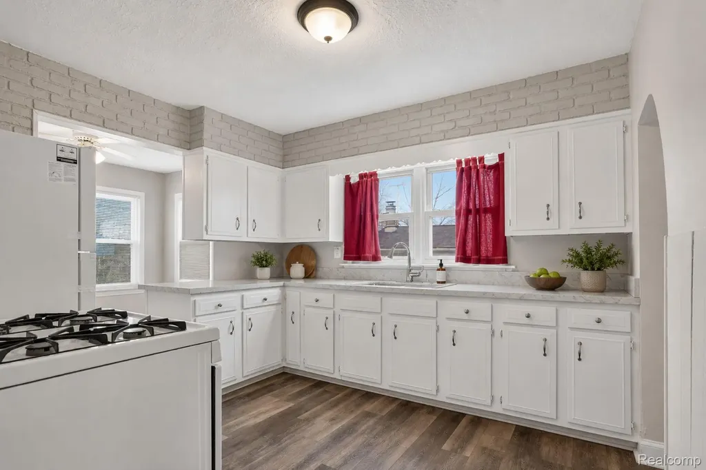 23131 Lambrecht Avenue Eastpointe City MI 48021