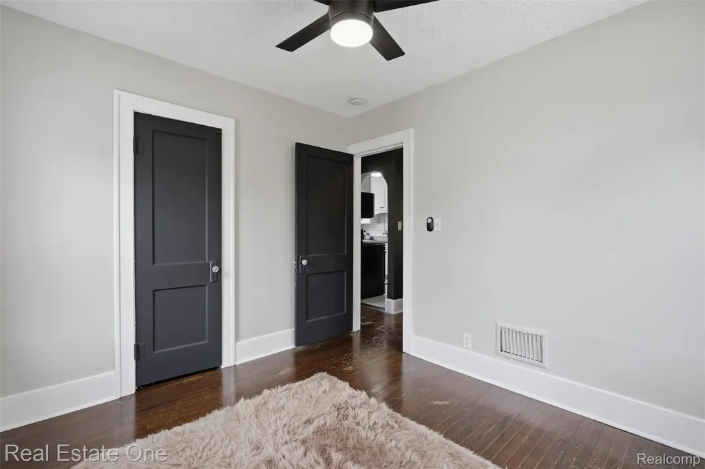 3600 Royal Avenue Berkley City MI 48072