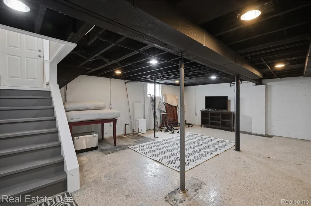 3600 Royal Avenue Berkley City MI 48072