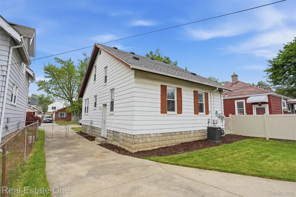 3600 Royal Avenue Berkley City MI 48072