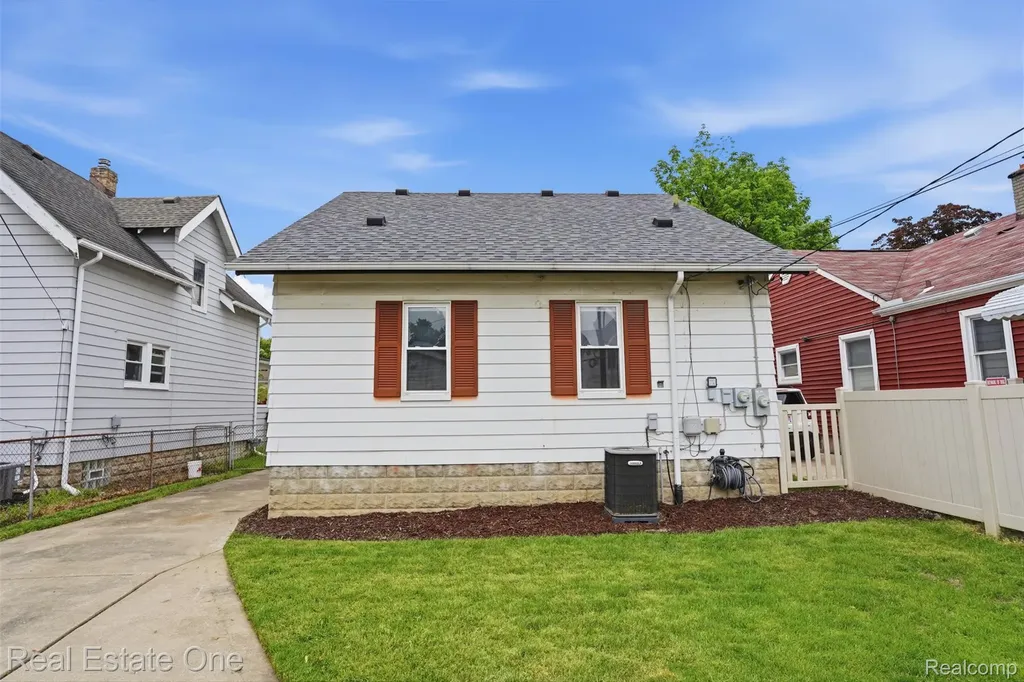 3600 Royal Avenue Berkley City MI 48072