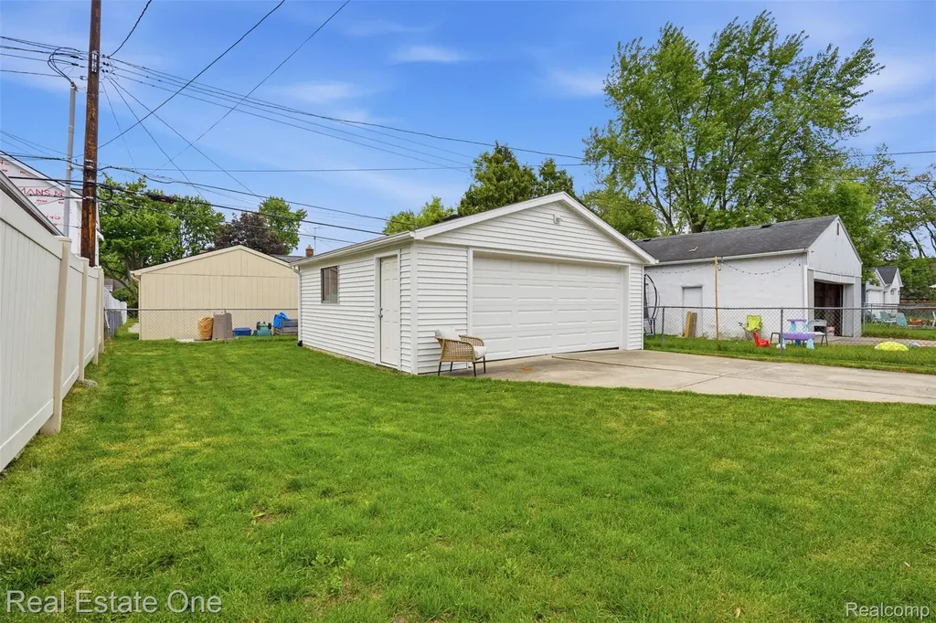 3600 Royal Avenue Berkley City MI 48072