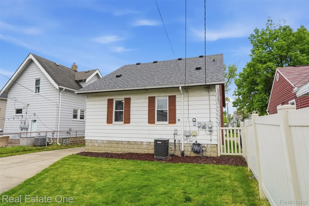 3600 Royal Avenue Berkley City MI 48072