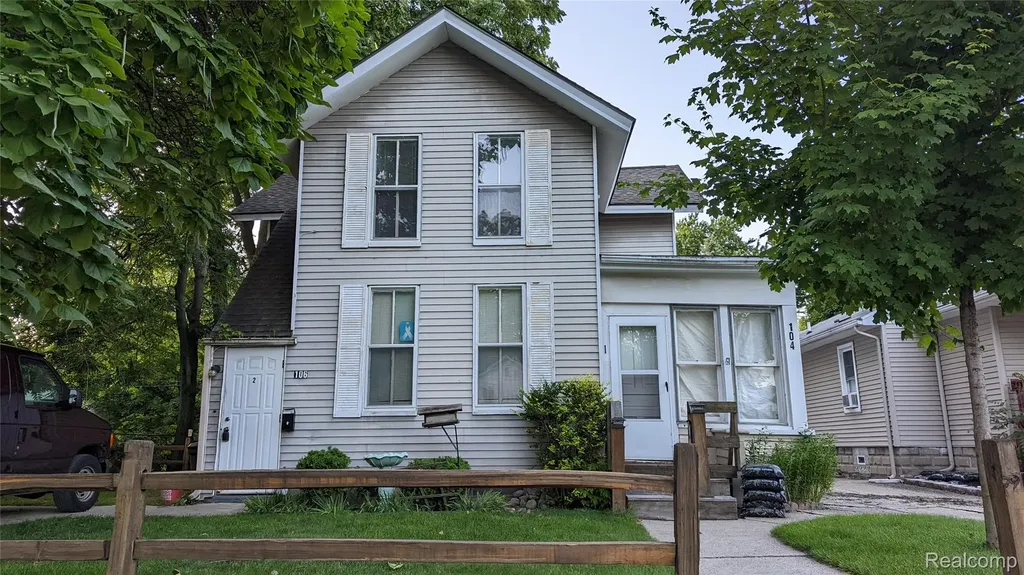 104 Grand Avenue Mt. Clemens City MI 48043