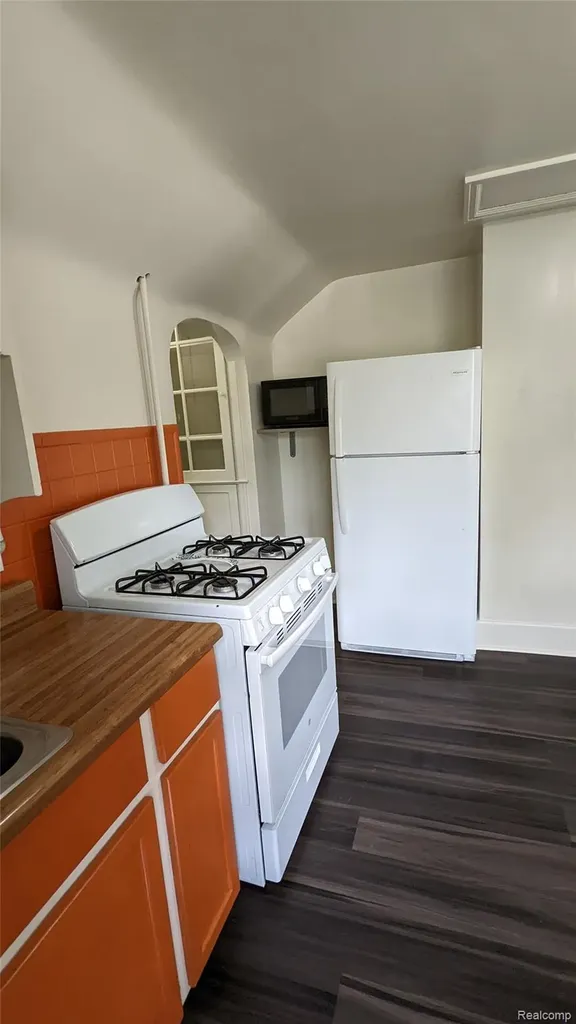 104 Grand Avenue Mt. Clemens City MI 48043