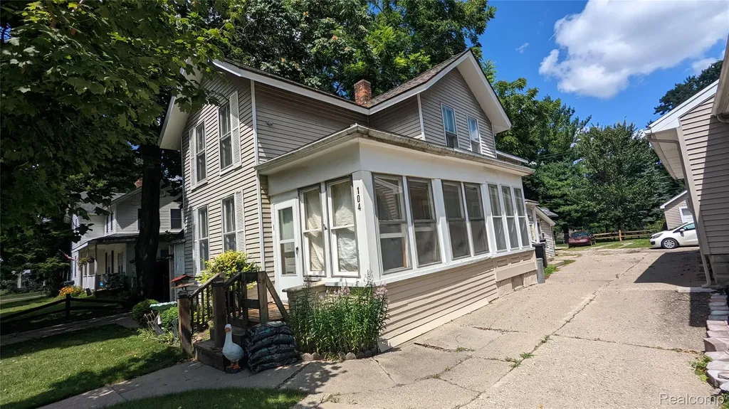 104 Grand Avenue Mt. Clemens City MI 48043