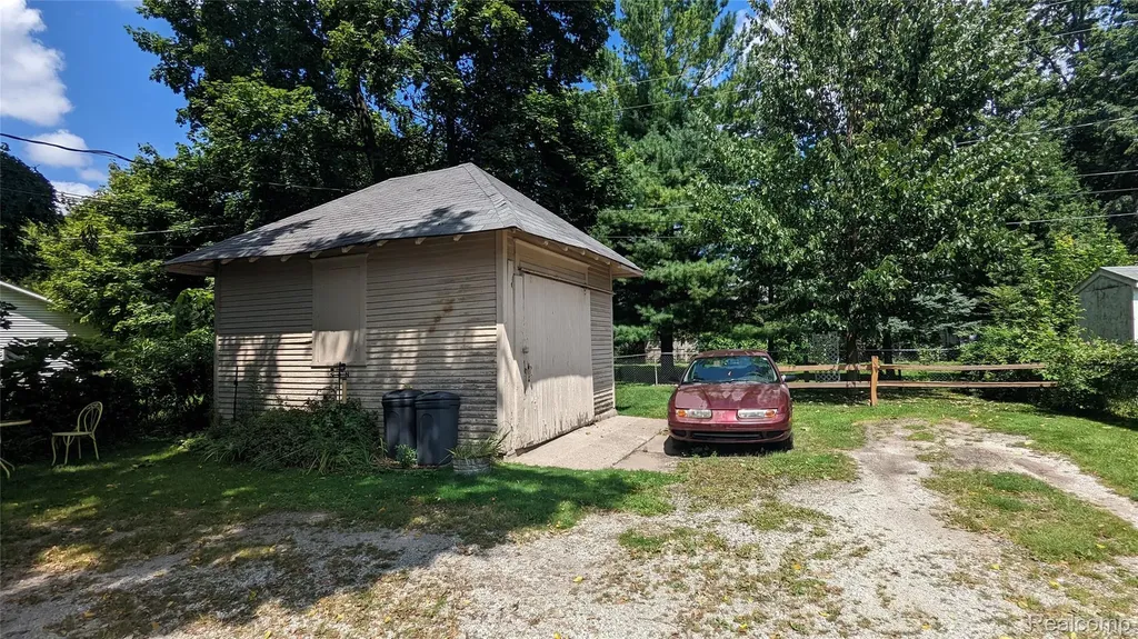 104 Grand Avenue Mt. Clemens City MI 48043