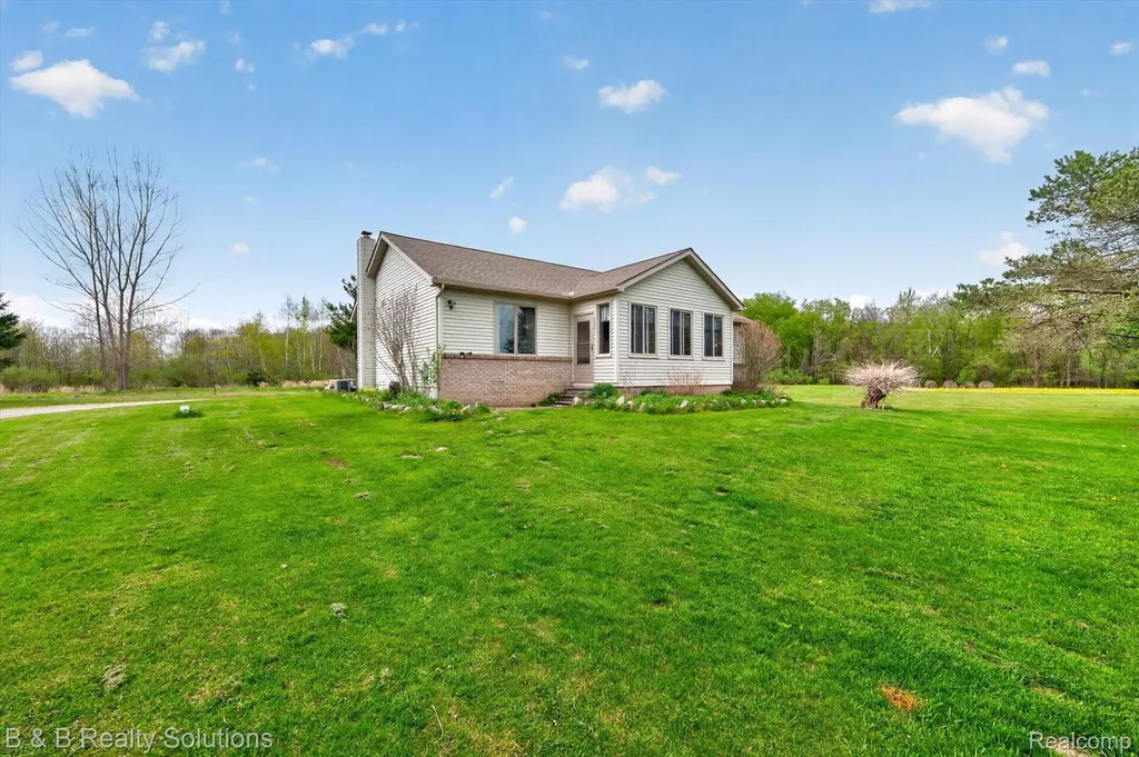 2927 N Blacks Corners Road Goodland Township MI 48444