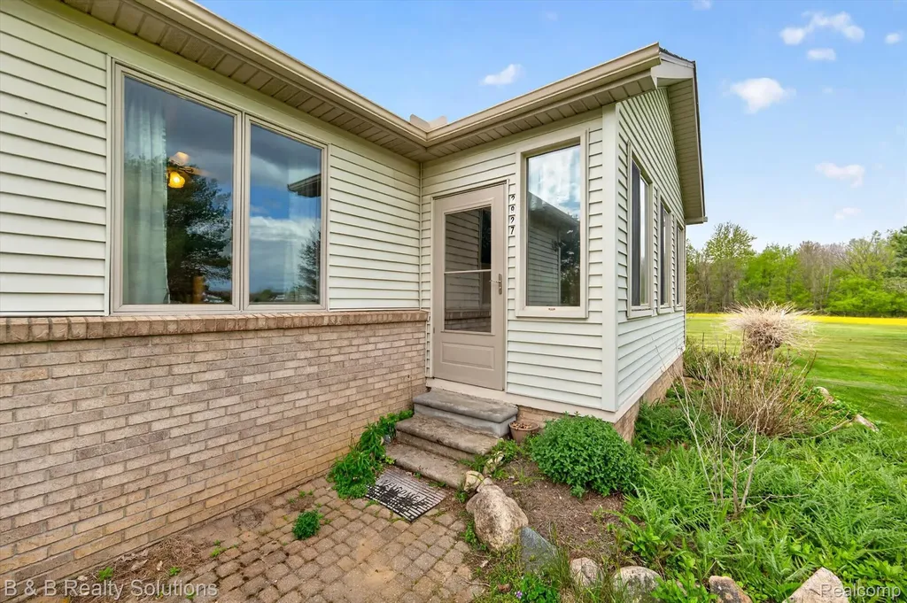2927 N Blacks Corners Road Goodland Township MI 48444
