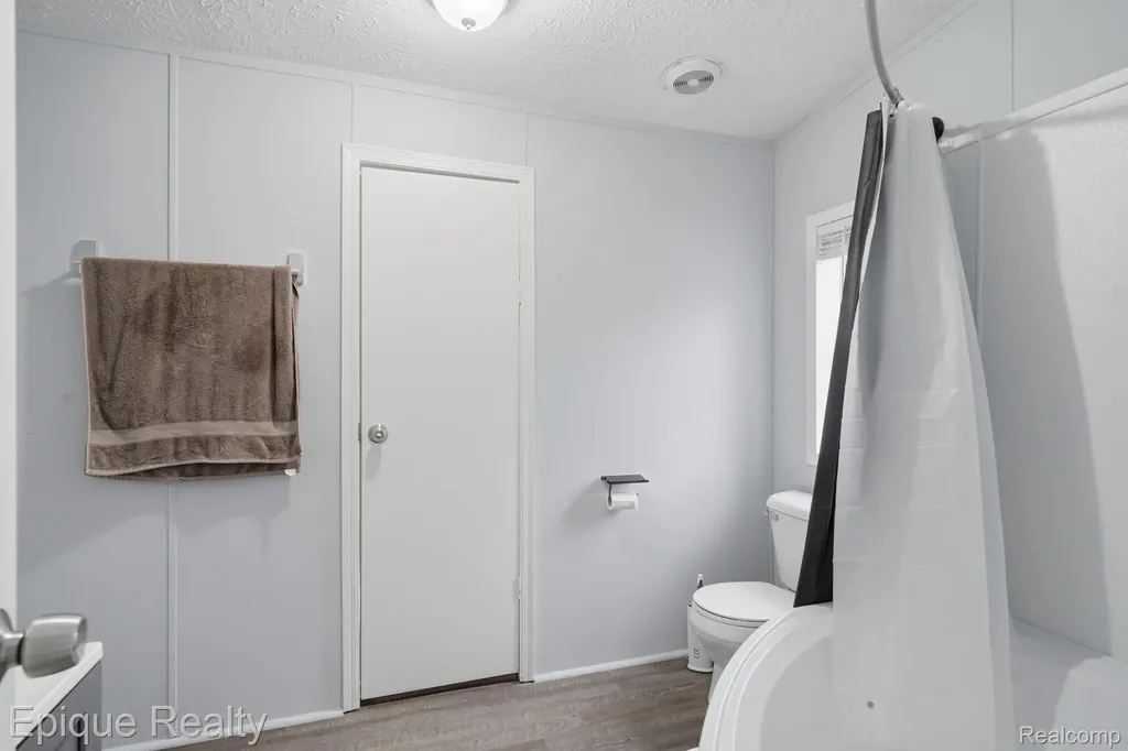 253 Parker Lake Drive Oxford Charter Township MI 48371