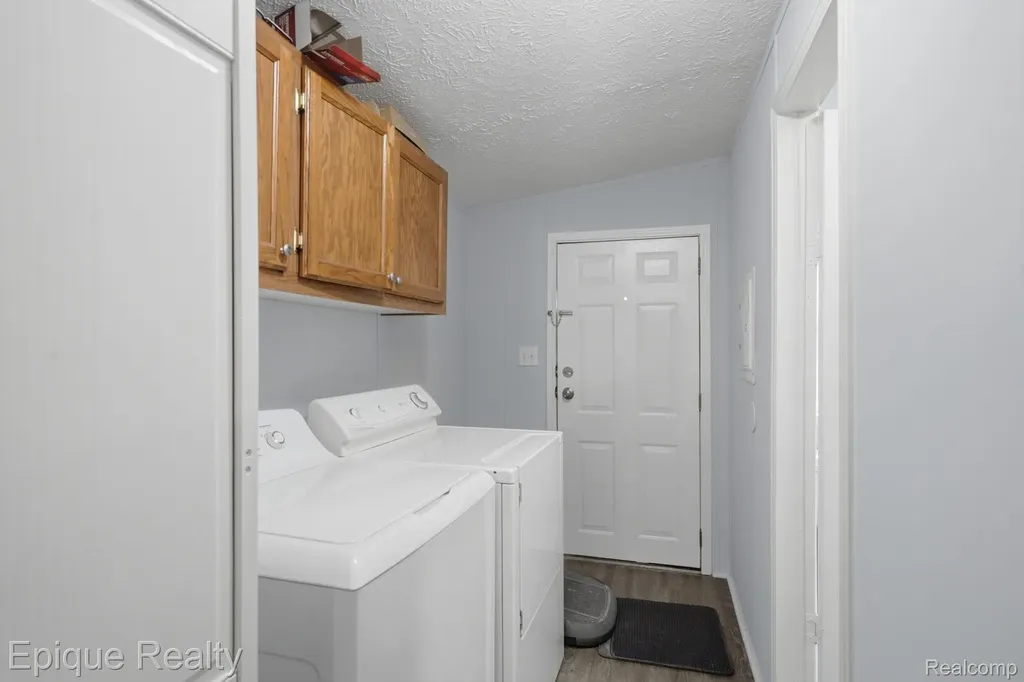253 Parker Lake Drive Oxford Charter Township MI 48371
