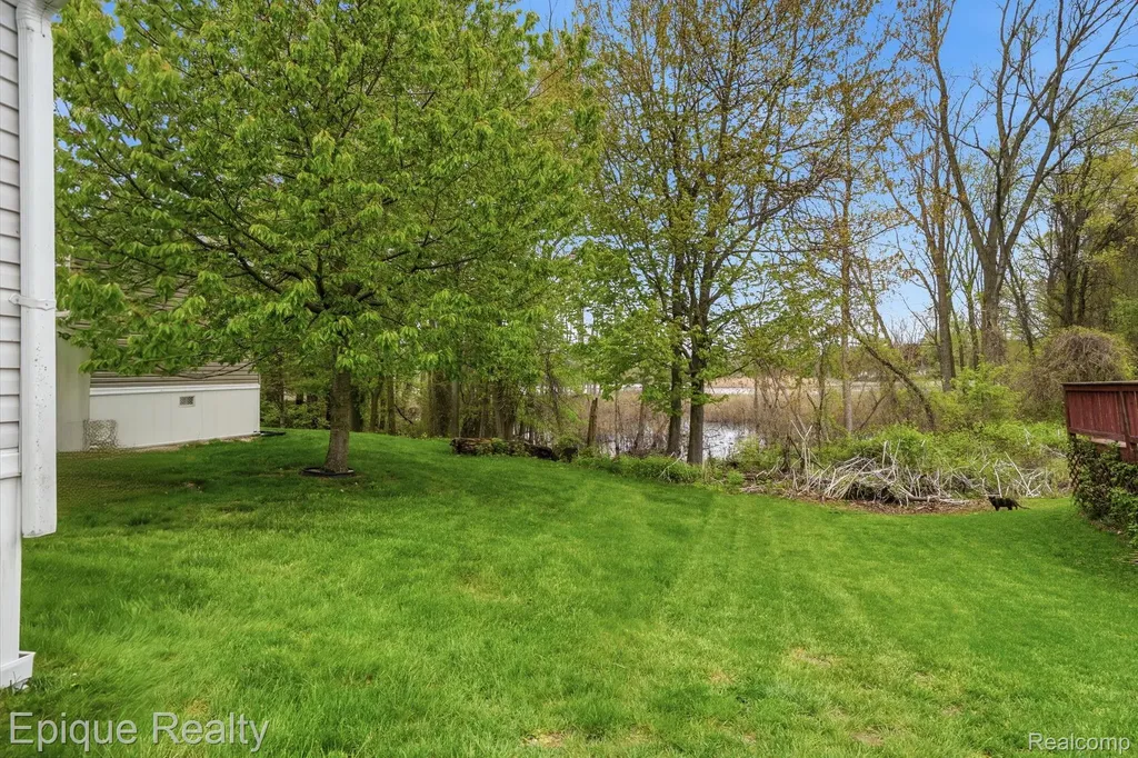 253 Parker Lake Drive Oxford Charter Township MI 48371