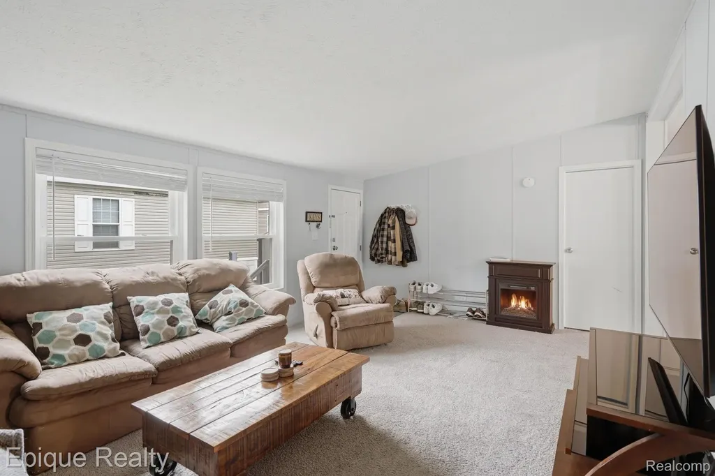 253 Parker Lake Drive Oxford Charter Township MI 48371