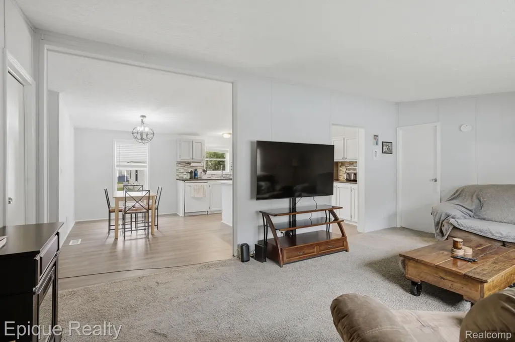 253 Parker Lake Drive Oxford Charter Township MI 48371