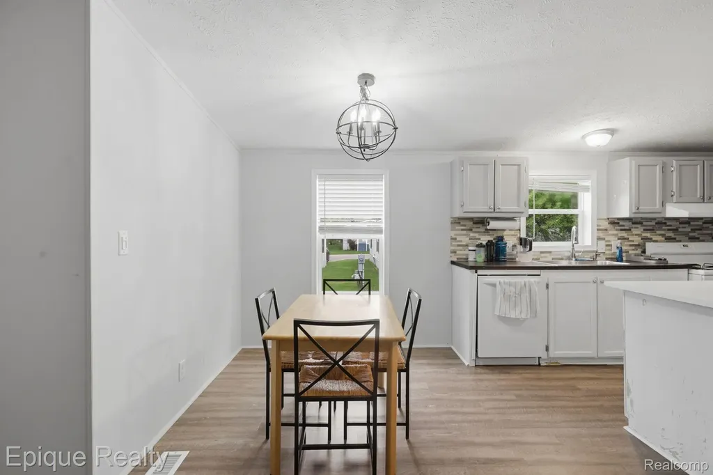 253 Parker Lake Drive Oxford Charter Township MI 48371