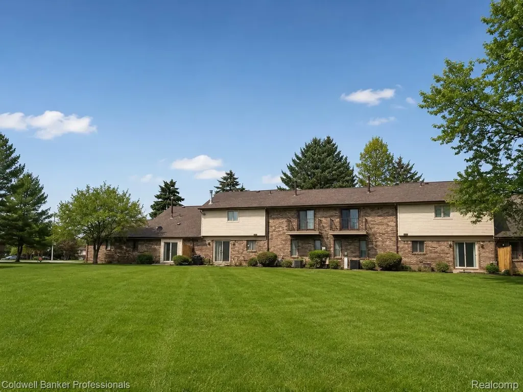 13730 Plumbrook Sterling Heights City MI 48312