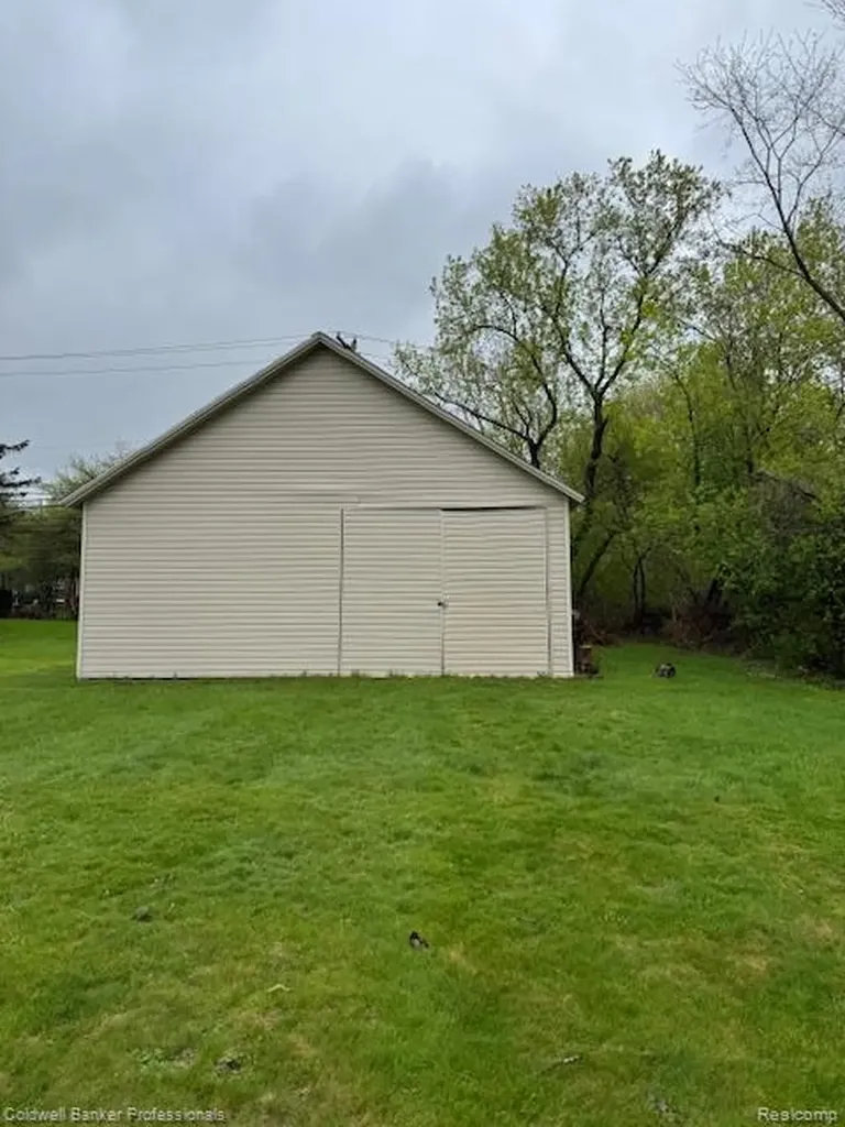 13730 Plumbrook Sterling Heights City MI 48312