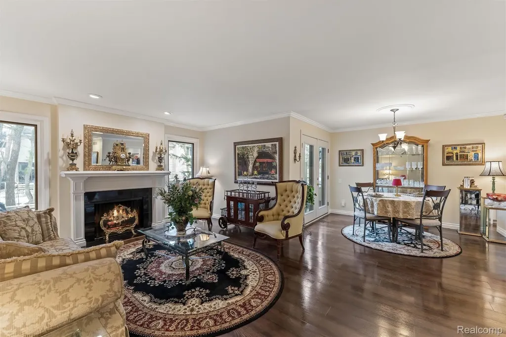 1243 Woodcrest Circle Bloomfield Hills City MI 48304