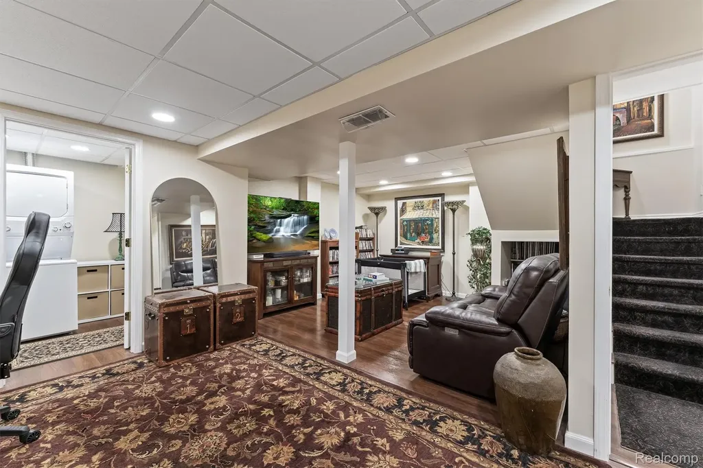 1243 Woodcrest Circle Bloomfield Hills City MI 48304
