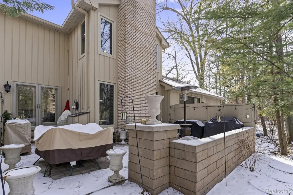 1243 Woodcrest Circle Bloomfield Hills City MI 48304