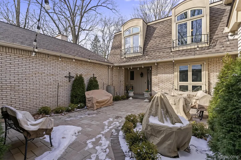 1243 Woodcrest Circle Bloomfield Hills City MI 48304