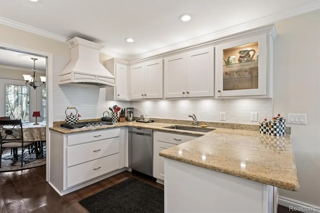1243 Woodcrest Circle Bloomfield Hills City MI 48304