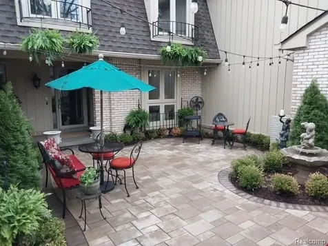 1243 Woodcrest Circle Bloomfield Hills City MI 48304