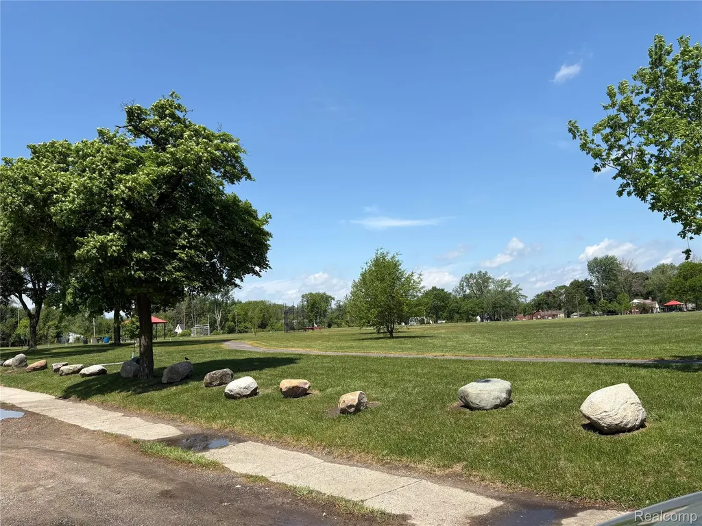 18418 Edinborough Road Detroit City MI 48219