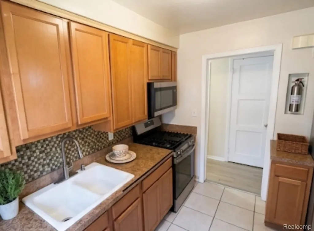 18418 Edinborough Road Detroit City MI 48219