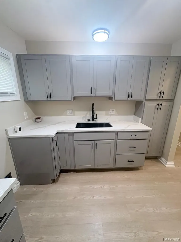 18920 Kingsville Street Detroit City MI 48225