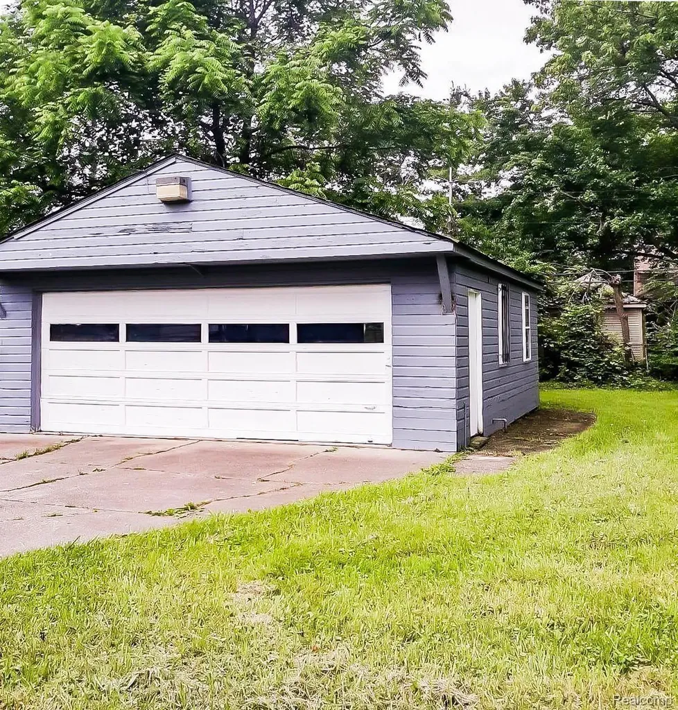 16763 Stahelin Avenue Detroit City MI 48219