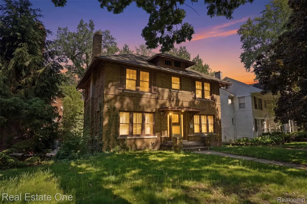 8606 Hendrie Boulevard Huntington Woods City MI 48070