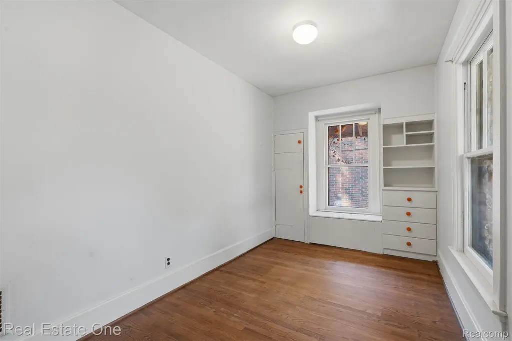 8606 Hendrie Boulevard Huntington Woods City MI 48070