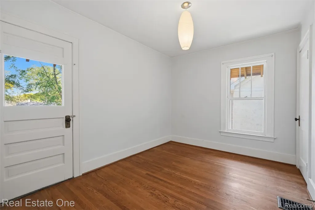 8606 Hendrie Boulevard Huntington Woods City MI 48070